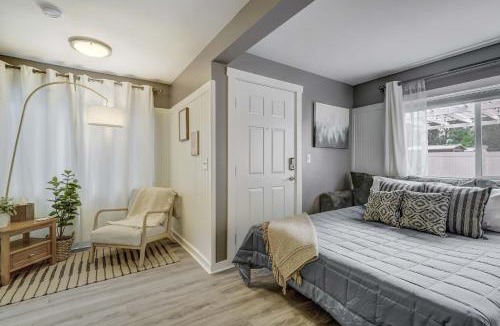 Central Colorado Springs House | Euro Cottage - Downtown Convenience BBQ Fire Pit