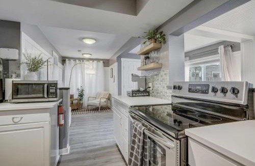 Central Colorado Springs House | Euro Cottage - Downtown Convenience BBQ Fire Pit