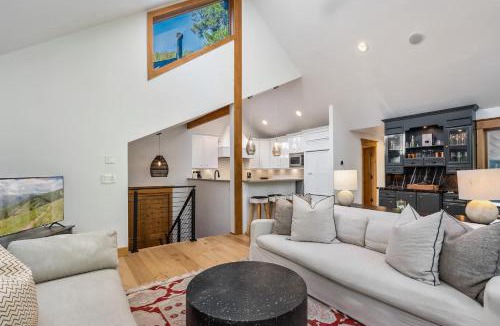 Vail House | Evergreen Escape - Home for 10