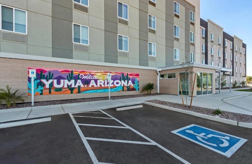 Yuma Hotel | Everhome Suites Yuma East I-8 by Choice Hotels