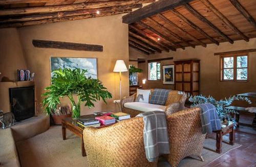 El Santuario Villa | Exclusive Ranch in Valle de Bravo with Pool