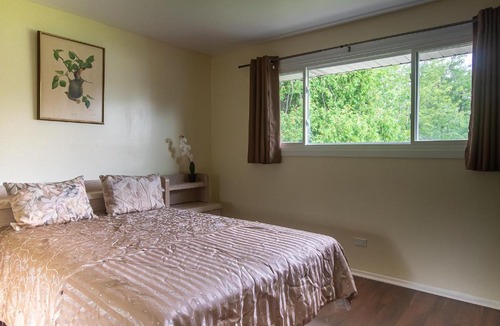 Hazel Crest Villa | Executive Family Home in quiet Culdesac