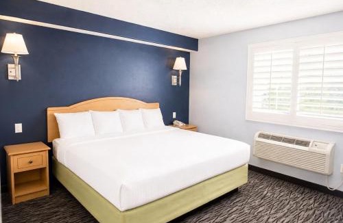 Naples Hotel | Executive Inn & Suites Extended Stay - Vernal