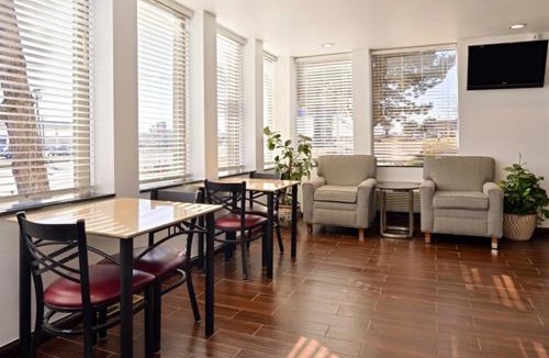 Edmond Hotel | Executive Inn
