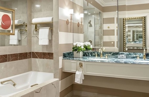 Las Vegas Strip House | Executive Wellness One Bedroom King Room at The Venetian Resort Las Vegas!