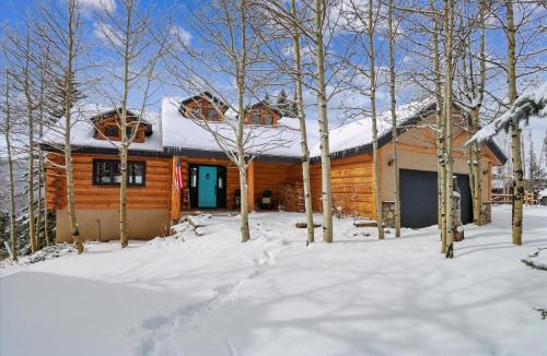 Baldy Mountain House | Experience luxury at 10 Southface, a spacious 4BR home in Breckenridge with mountain views!