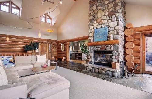 Baldy Mountain House | Experience luxury at 10 Southface, a spacious 4BR home in Breckenridge with mountain views!