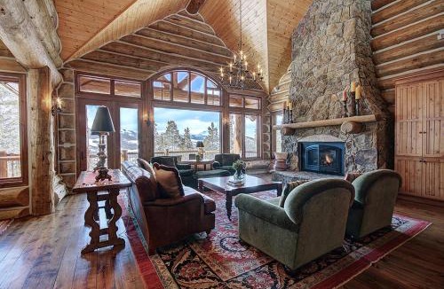 Breckenridge House | Experience luxury at Ten Mile Estate, stunning mountain views and private hot tub