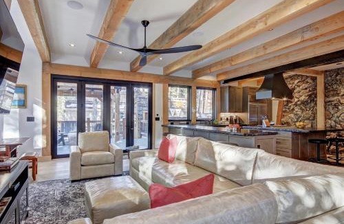 Warrior's Mark House | Experience luxury in this 4-bedroom, 3.5-bath home in Breckenridge at Arrow Darrow!