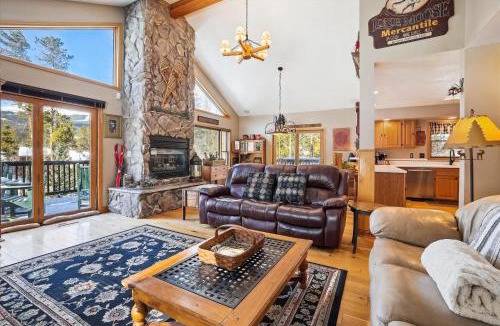 Breckenridge House | Experience Mountain Living at Wildwood Peaks with a Private Hot Tub