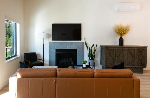 Lakeside House | Experience Simple Montana Luxury (Cottage #1)