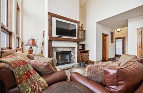 Frisco House | Experience the stunning mountain views at Water Dance Retreat, dog friendly