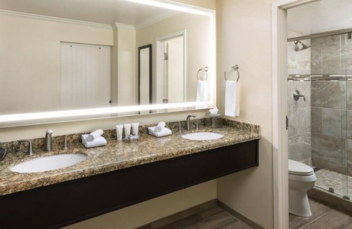 South Scottsdale Resort | Explore the Wild West! Mountain Views, 5 Pools, Free Parking, Near Camelback Mtn