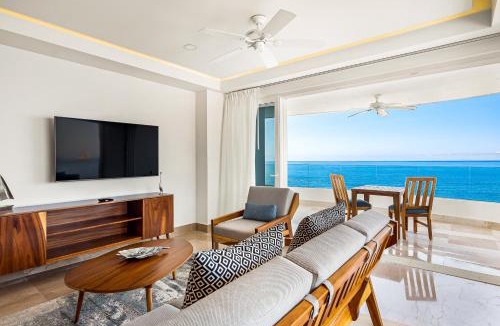 Mismaloya House | Exquisite condo with panoramic ocean views, amazing pool & balcony