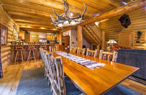 McCall House | Exquisite McCall Log Cabin - Walk to Payette Lake!