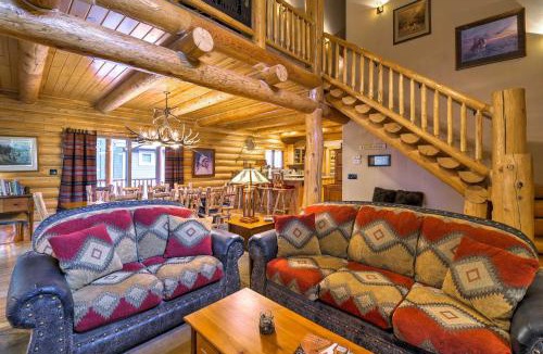 McCall House | Exquisite McCall Log Cabin - Walk to Payette Lake!