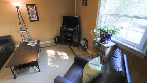 Bozeman House | Exquisitely Remodeled With Hot Tub, Walk To Main St