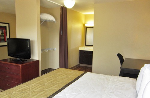 Ahwatukee Foothills Hotel | Extended Stay America Suites Phoenix Chandler E Chandler Blv