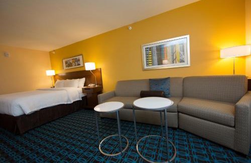 Burlington Hotel | Fairfield Inn & Suites Burlington