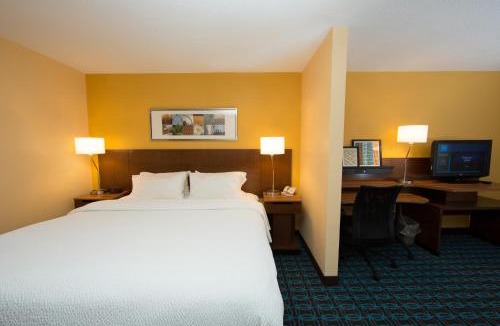 Burlington Hotel | Fairfield Inn & Suites Burlington