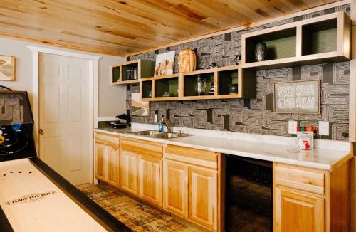 Bessemer Apartment | Fall Getaway