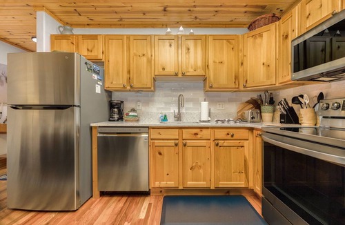 Fall River Estates Condo | Fall River Retreat Private Hot Tub Close to RMNP