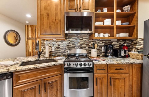 Fall River Estates Condo | Fall River Suite Fireplace Close to RMNP