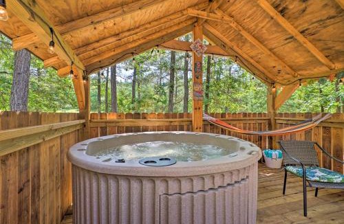 Golden House | 'Falling Star' Eagletown Cabin w/Hot Tub: Pets OK
