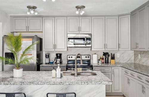 Tempe Gardens House | Family Escape with Pool and Fire-Station Playhouse
