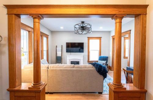 Cedar Falls House | Family-friendly 4BR Near UNI for an Easy Group Stay
