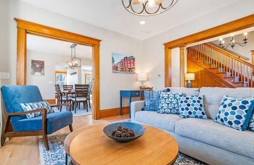 Cedar Falls House | Family-friendly 4BR Near UNI for an Easy Group Stay