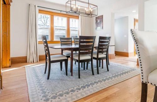 Cedar Falls House | Family-friendly 4BR Near UNI for an Easy Group Stay