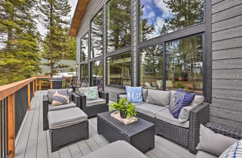 McCall House | Family-Friendly Cabin: Pool Access, Bikes & Games