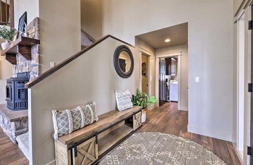McCall House | Family-Friendly Cabin: Pool Access, Bikes & Games