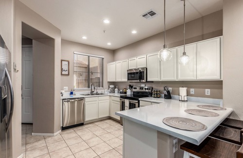 Alta Mesa House | Family-Friendly Luxury Getaway ~ Sleeps 12, Near Golf, Lakes & Festivals