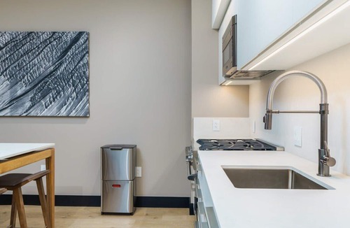 Berkeley Condo | Family Friendly Sleek & Modern Flat w/Balcony!