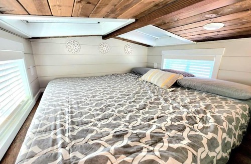 Apple Valley House | Family-Friendly Tiny Home Firepit BBQ Zion