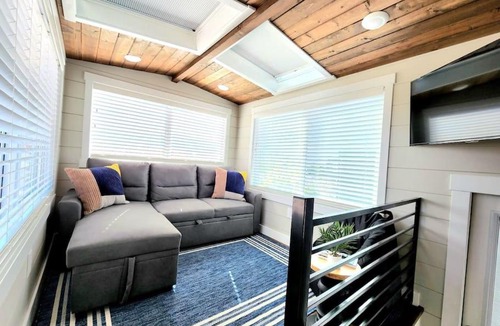 Apple Valley House | Family-Friendly Tiny Home Firepit BBQ Zion
