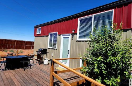 Apple Valley House | Family-Friendly Tiny Home Firepit BBQ Zion