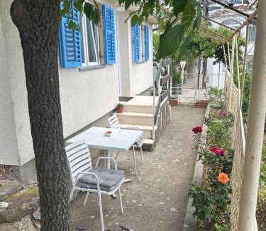 Rana Apartment | Family Guest House
