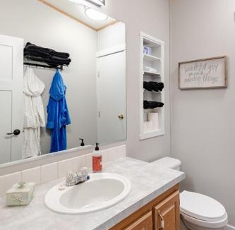 Deer Park House | Family & Pet friendly 3 bdrm home with full kitchen and fenced yard