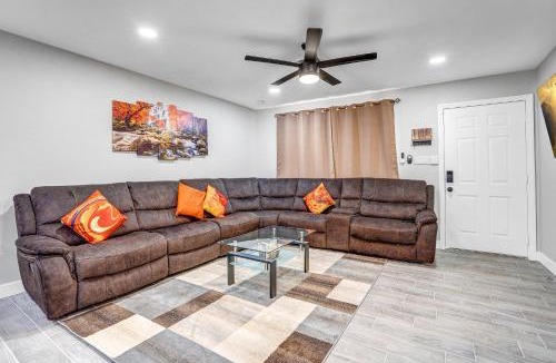 North Las Vegas House | Family Reunion, Remodeled, King Beds, X-box, Desks