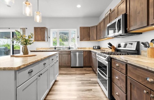 Columbia Falls House | Family Riverhouse with Hot Tub