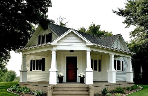 Centerville House | Farmhouse Comfort on Acreage Near Rathbun Lake