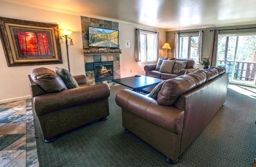 Estes Park Apartment | Fawn Valley Inn- 275 condo
