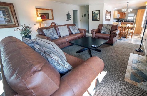 Estes Park Apartment | Fawn Valley Inn- 275 condo