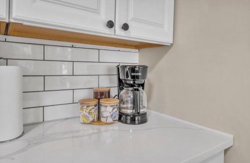 Berea House | Fenced & Pet-Friendly! Modern 2BR Retreat! CLE-BW