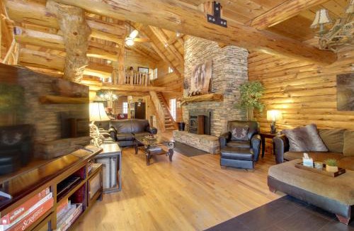 Lakeside House | Fire Pit + Hot Tub: Lakeside Cabin on 2 Acres!