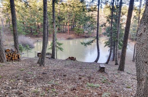 Wasco County House | Fire Pit & Water Views! Woodsy Tygh Valley Retreat
