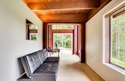 Vandercook Lake House | Fire Pits & Grill: Lakefront Jackson Home